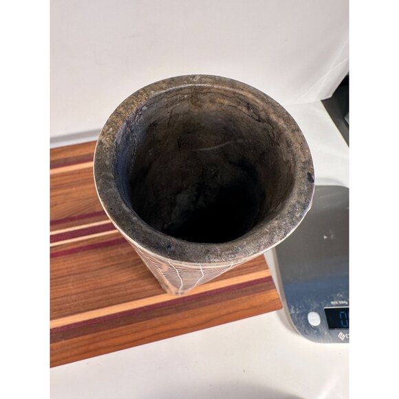 Handcarved Besmo Vase from Kenya. - Picture 2 of 7